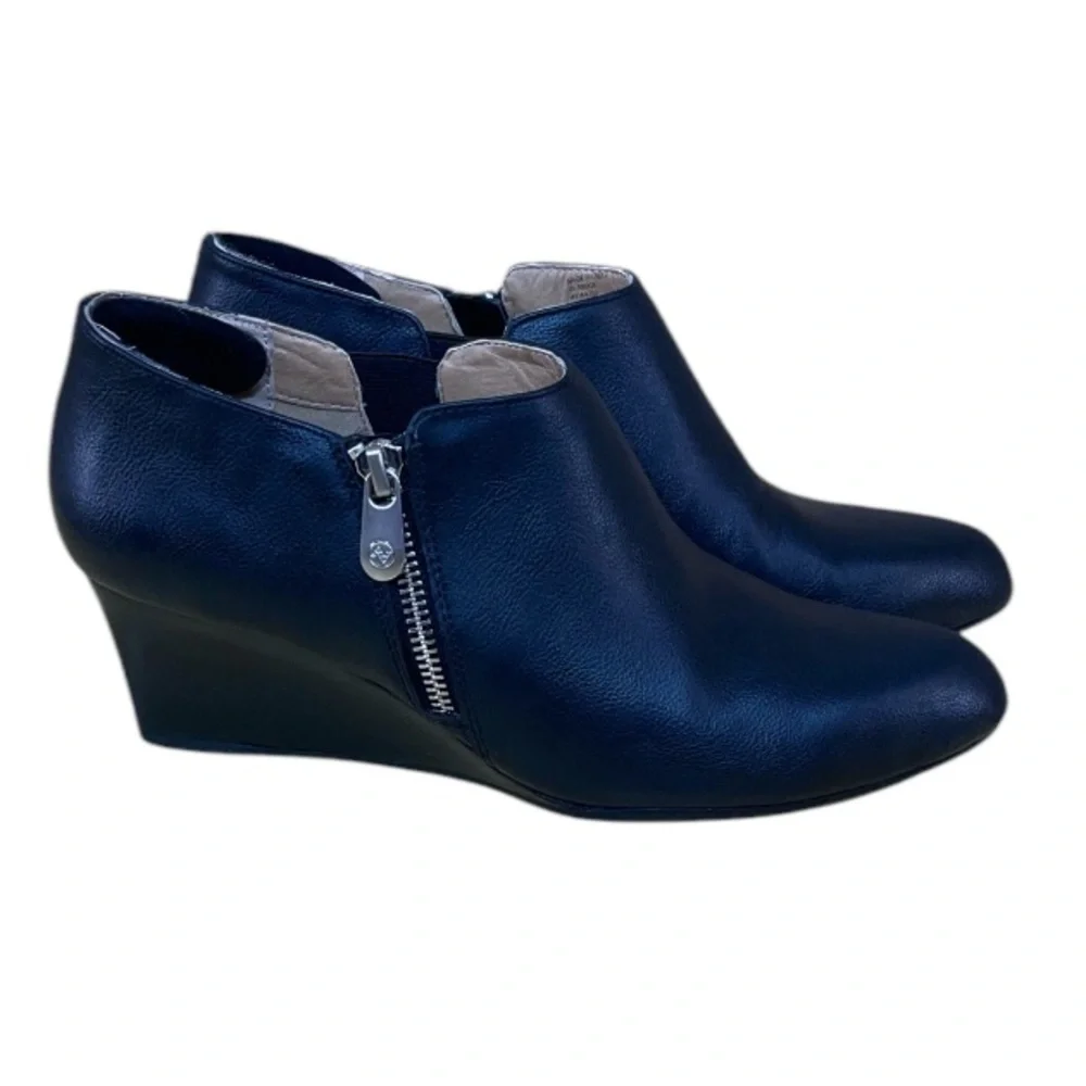 ADRIENNE VITTADINI Black Woman’s Wedge Heel Ankle Boots Size 8